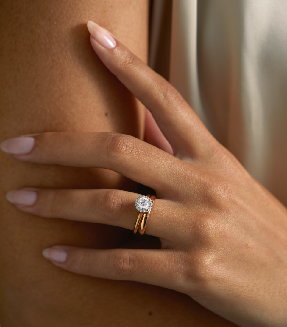 How Many Carats Should an Engagement Ring Be? A Complete Guide